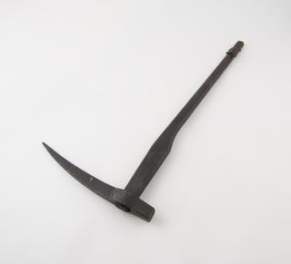 Single-bladed pick, IV-113