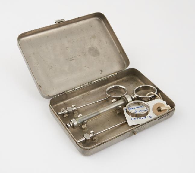 Haemorrhoids(?) syringe and 3 needles in steel case