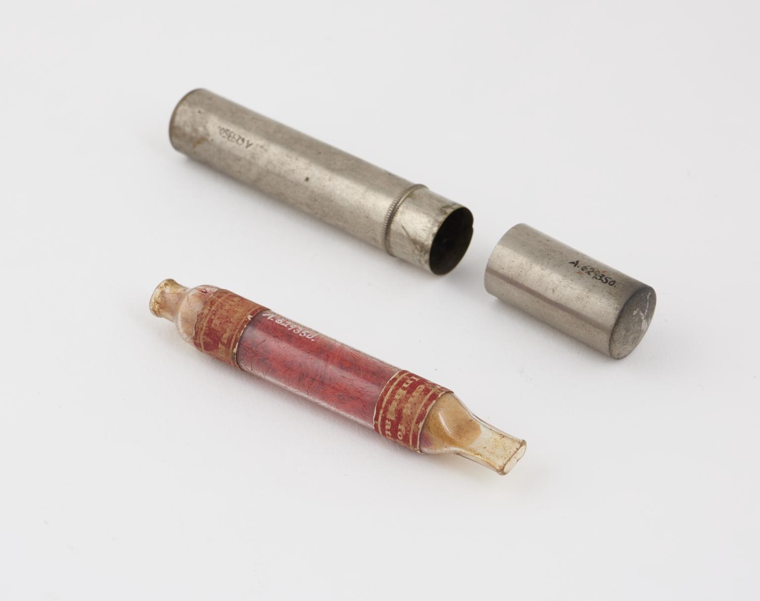 Glass inhaler, in case | Science Museum Group Collection