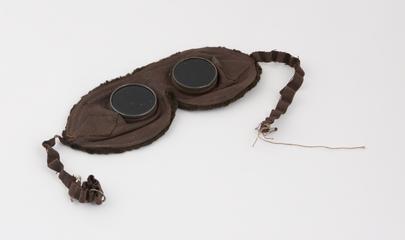 Goggles for protection of the eyes against UV radiation