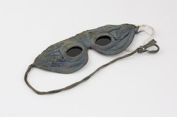 Goggles for protection of the eyes against UV radiation