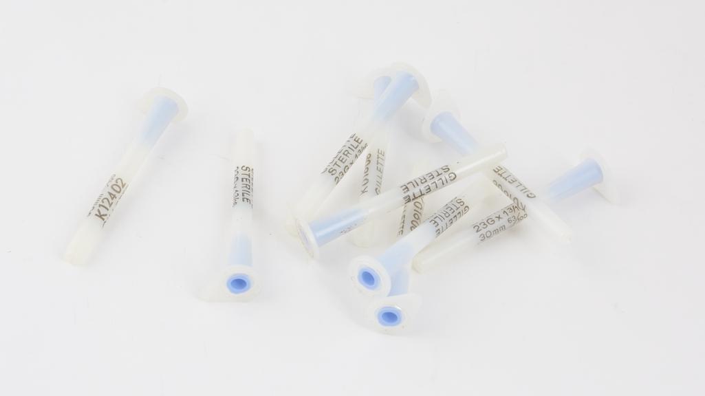 8 hypodermic syringe needles, in plastic containers