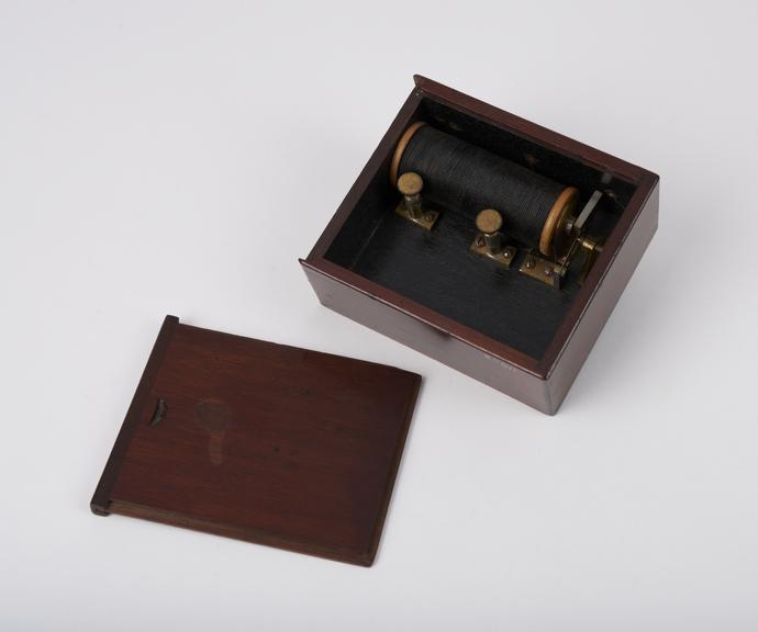 Very small low-frequency electrotherapy machine