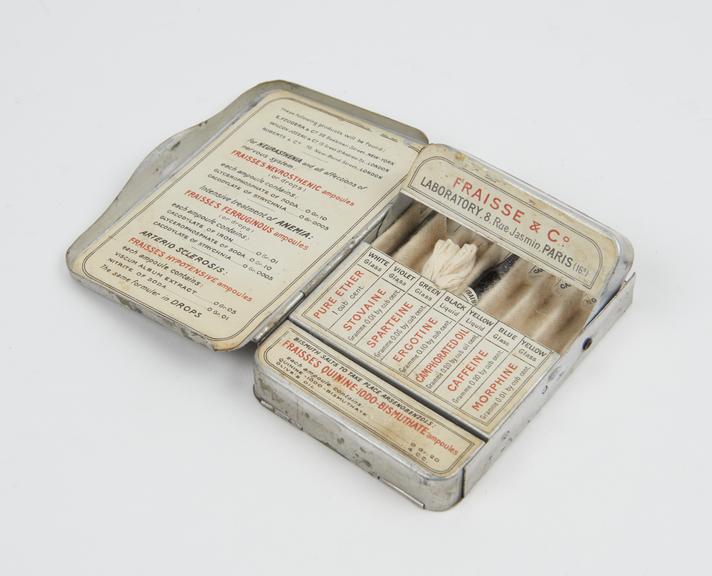 Pocket dispensary containing ampoule and bottles of drugs