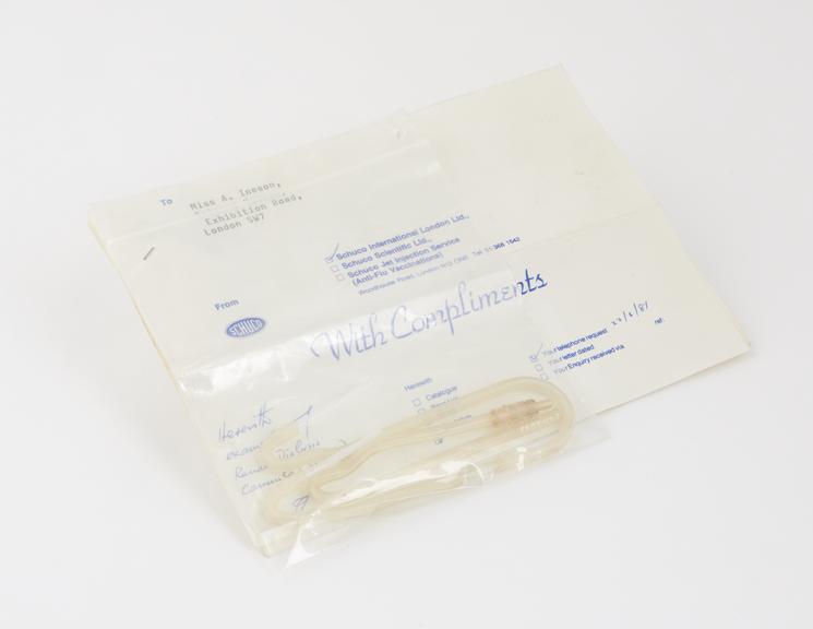 Renal dialysis cannula or shunt, plastic