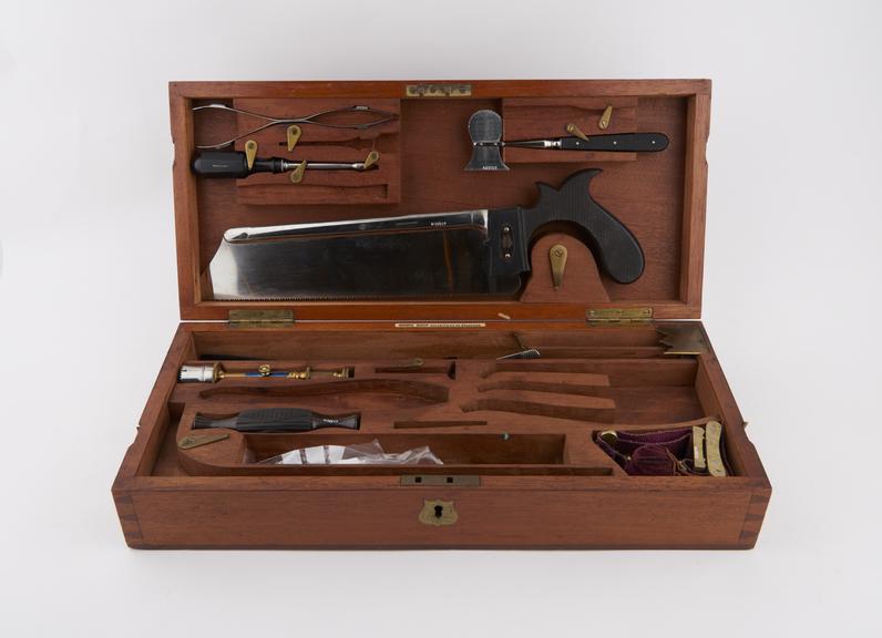 Surgical instrument set
