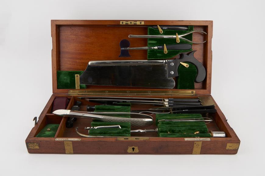 Surgical instrument set