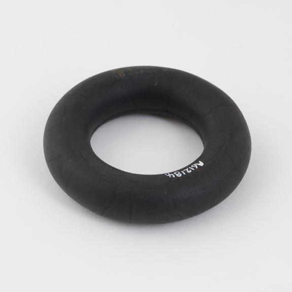 Pessary, supportive, ring, india rubber, 1870-1930