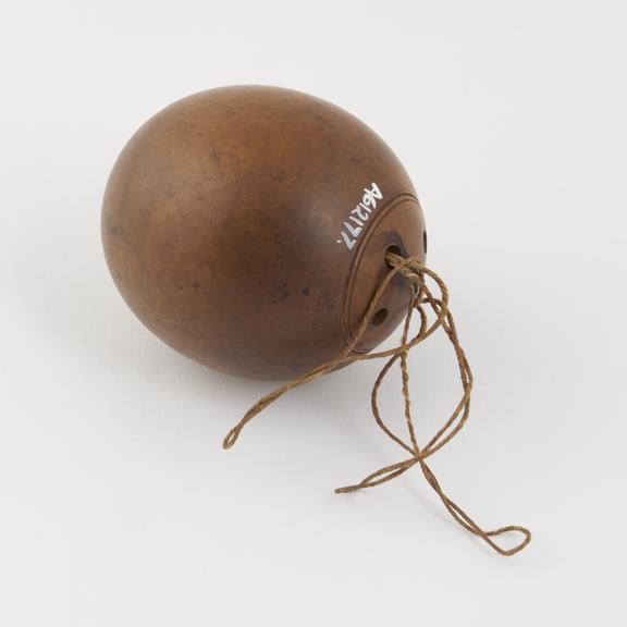 Pessary, boxwood, with string, 1870-1930
