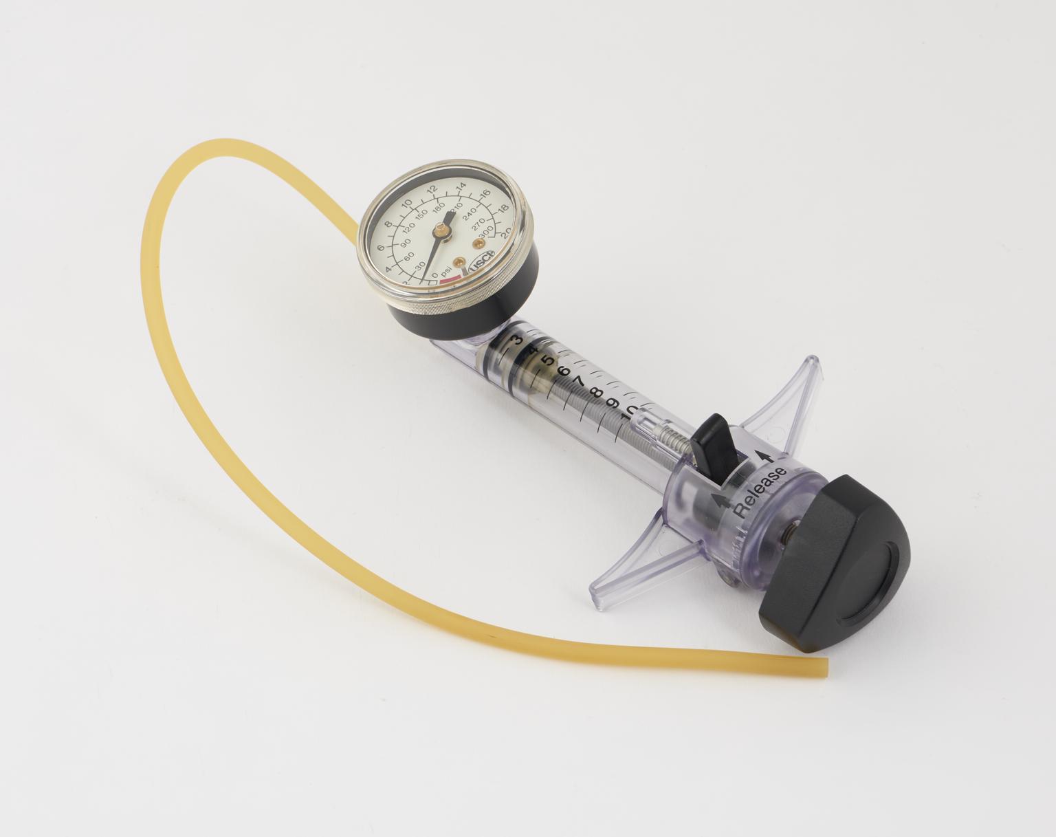 Syringe fitted with pressure gauge | Science Museum Group Collection