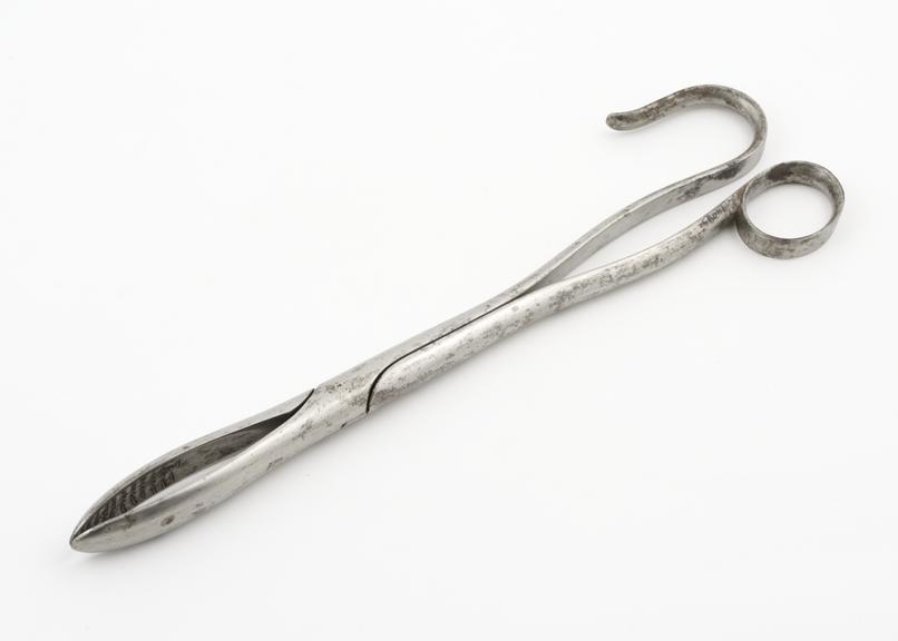 Straight lithotomy forceps with bilateral scoop blades and