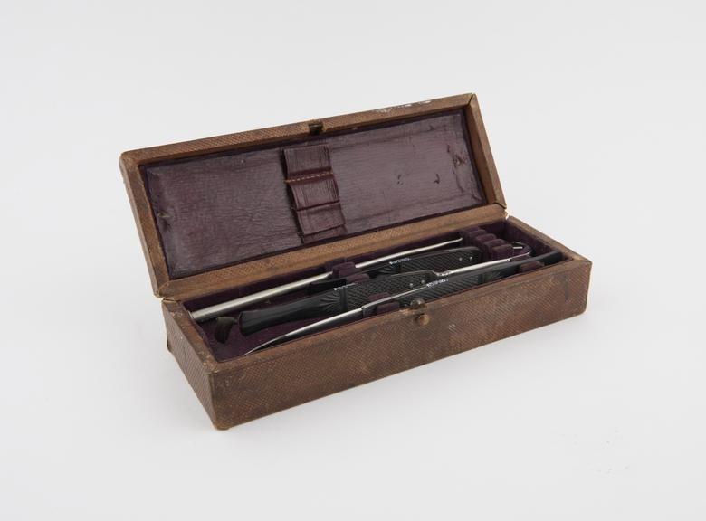 Surgical instrument set, cased