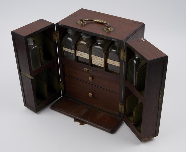 Medicine chest, tryptich front with back compartment