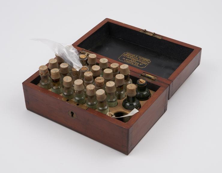 Homoeopathic medicine chest, rectangular with hinged lid