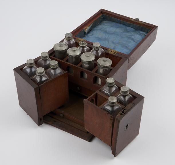 Medicine chest, 1701-1800