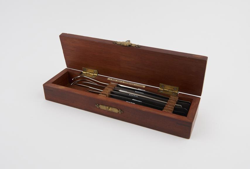 Surgical instrument set