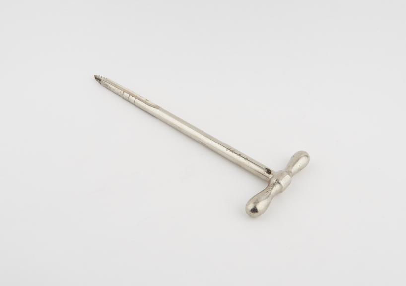 Judet's auger for extracting the femoral head in surgery of the