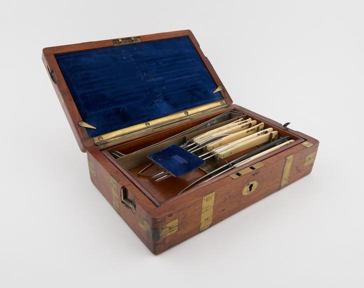 Surgical instrument set