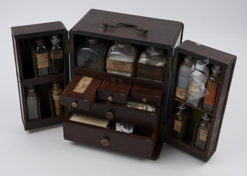 Medicine chest, winged front