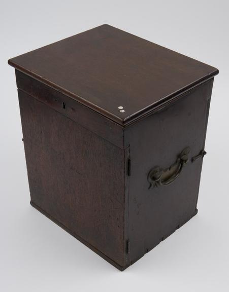 Medicine chest, with 8 unlabelled glass bottles