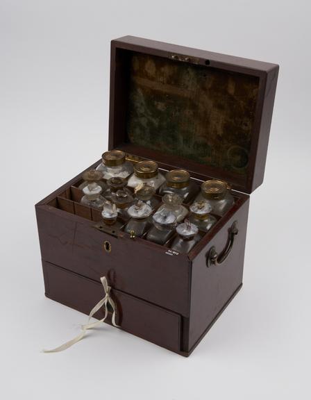 Medicine chest, mahogany, 18 glass bottles