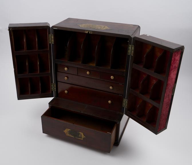 Medicine chest, winged front, no bottles