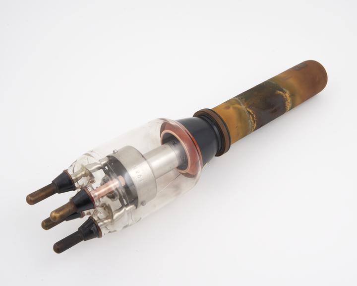 10 Kw water cooled triode valve, type CV 1600