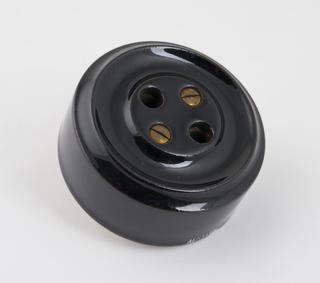 2-pin socket, ceramic and brass