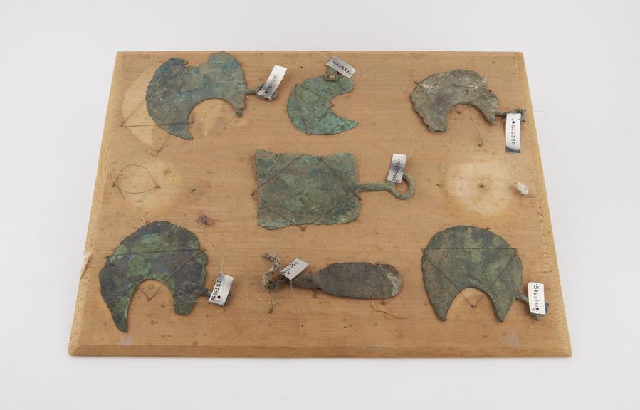 Bronze razor, Roman, 199-500 CE