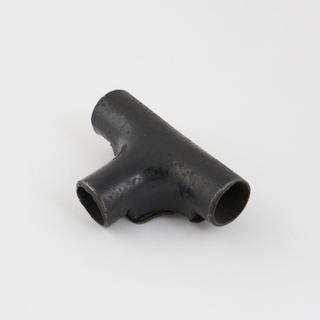 T-shaped junction box