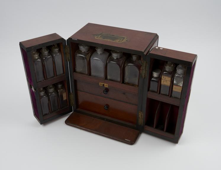 Medicine chest, winged front