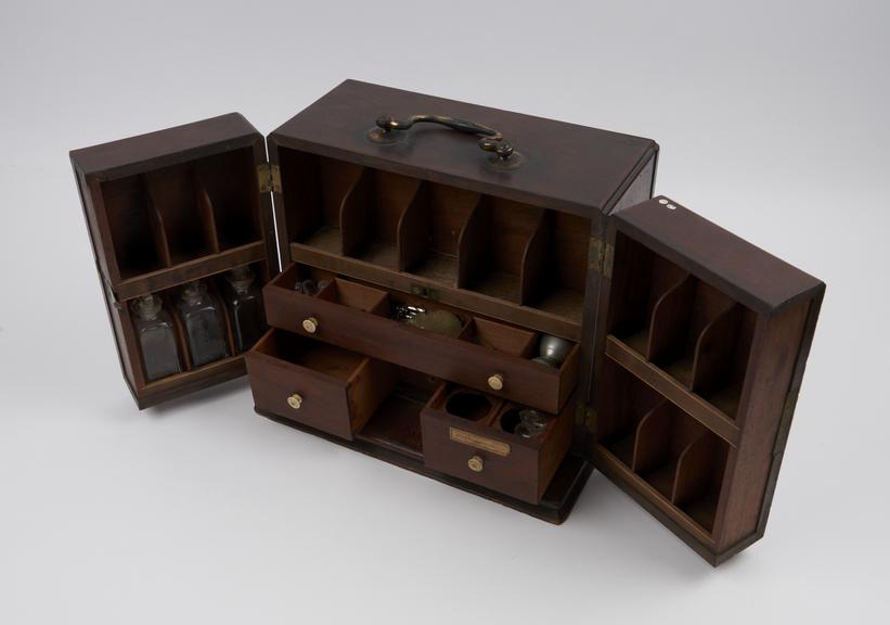 Medicine chest, mahogany, almost empty with 5 glass bottles