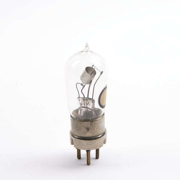 Mullard triode with inclined electrode assembly