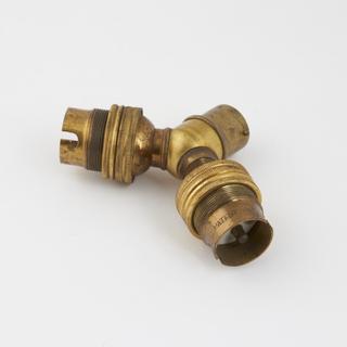 Double bayonet socket