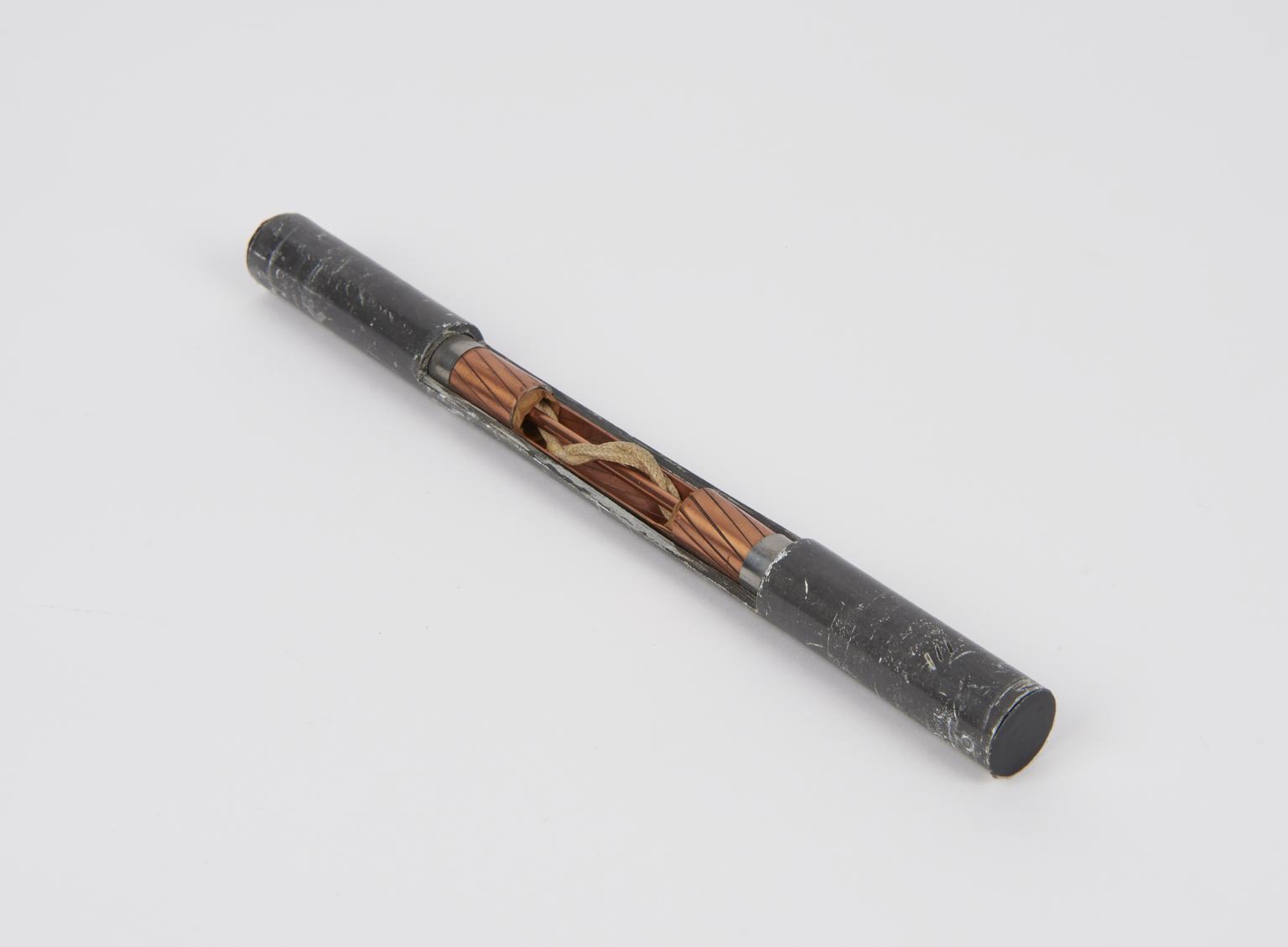 Sectioned specimen of single-core high frequency cable