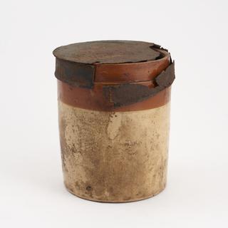Salt-glazed stoneware drug storage jar for unidentified extract