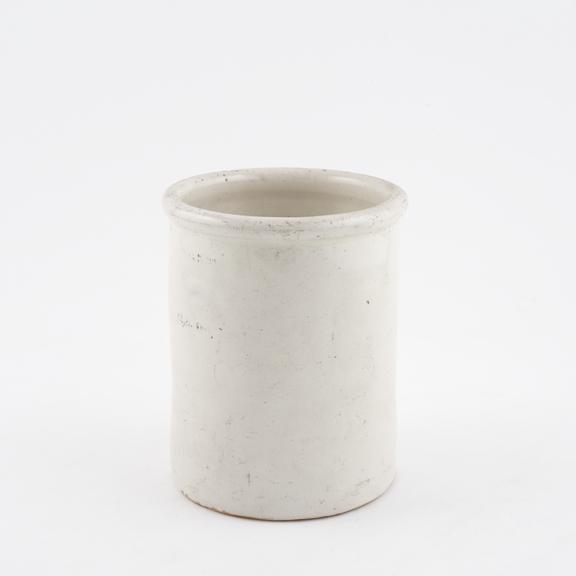 One litre porcelain chemical jar, by Leune, French, 1926-1927