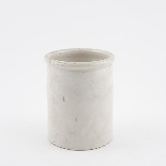 Two litre porcelain chemical jar, by Leune, French, 1926-1927