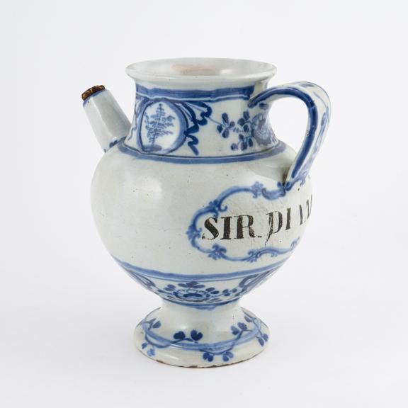 Blue and white jar for the syrup diamoran