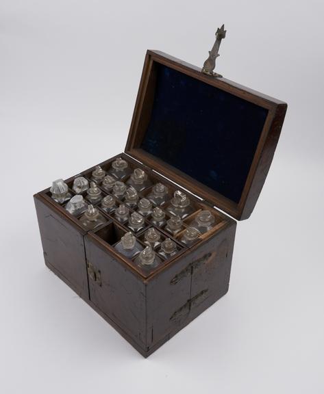 Medicine chest, Sheraton tryptich style, with 26 empty bottles