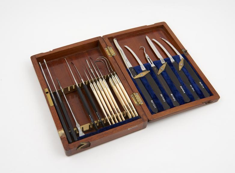 Set of herniotomy instruments