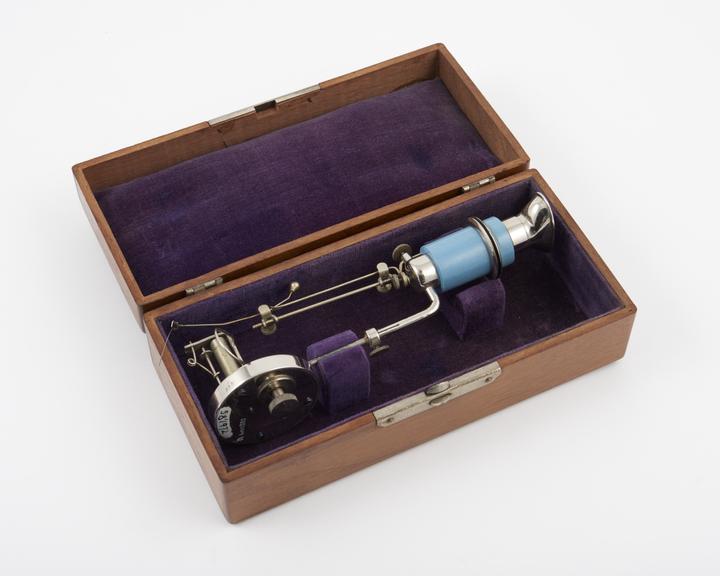 Jacquar sphygmograph in case