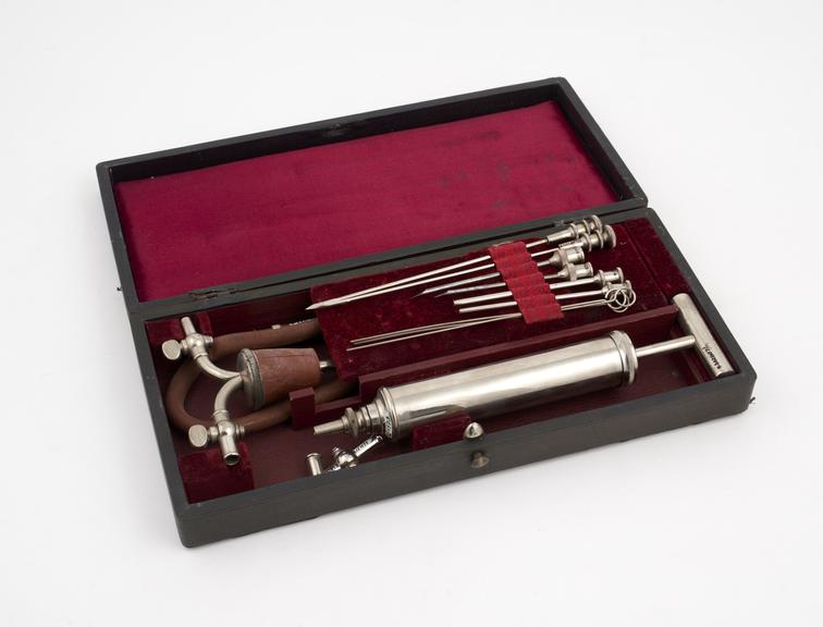 Aspirator and accessories in case