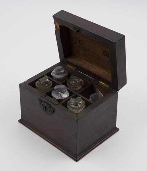 Medicine chest, small, for six bottles