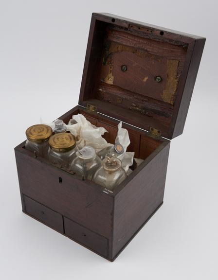 Medicine chest, mahogany, disordered and incomplete, 2 drawers