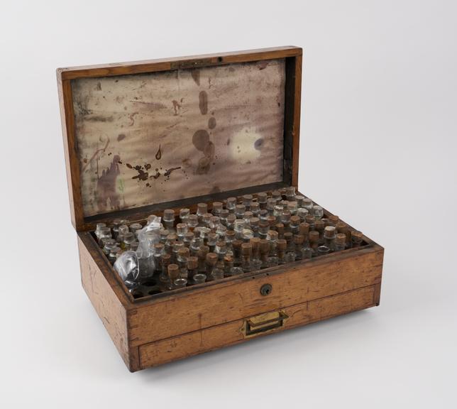 Chemists set storage box