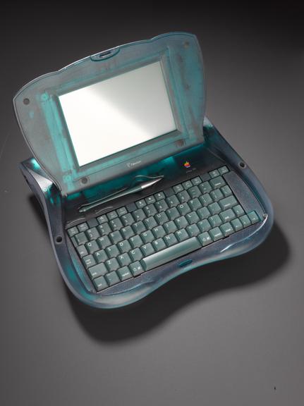 Apple Newton eMate 300 laptop, 1997 | Science Museum Group Collection