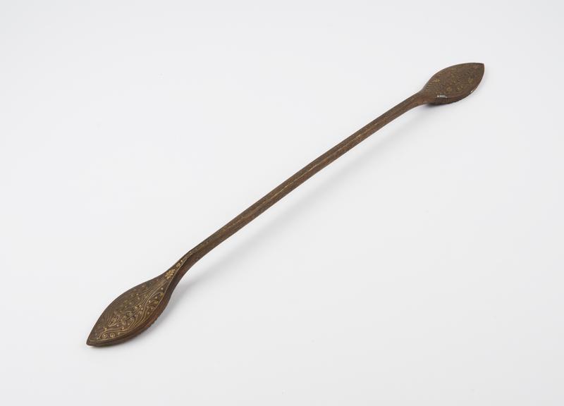 Wooden back scratcher, cylindrical rod