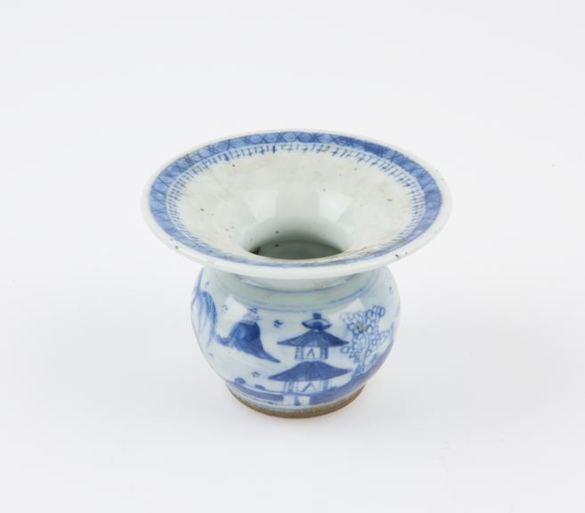 Blue and white porcelain spittoon, Chinese export, 18th century