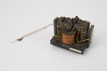 Polarised relay used on D.C. selective ringing telephone omnibus circuit